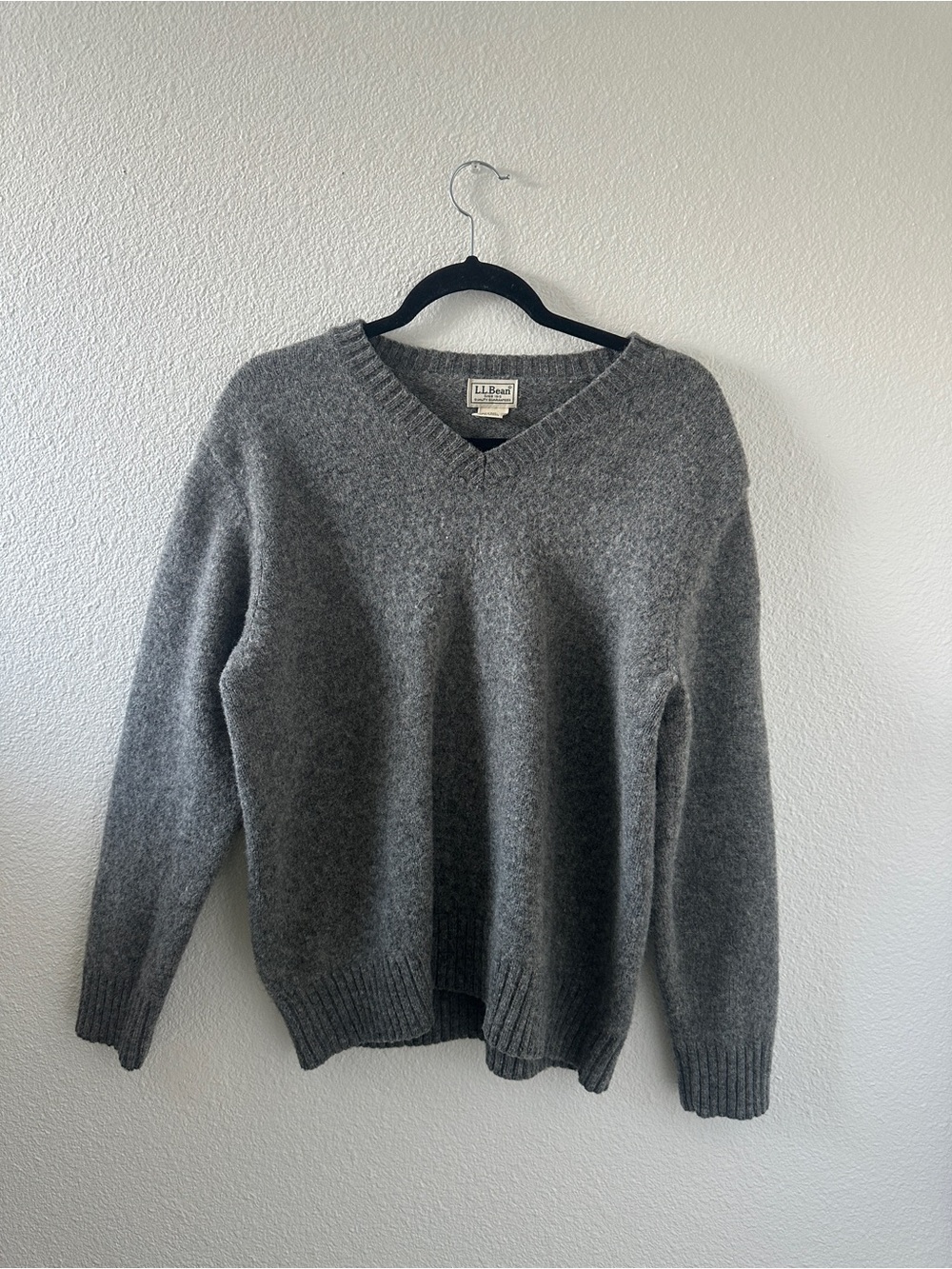 L.L. Bean Men's Gray V-Neck 100% Wool Shetland Sweater